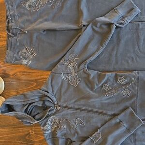 Vertigo Paris Blue Graphic Sweatshirt with Long Sleeves